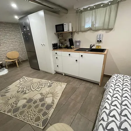 Situe Aux Abords De La Foret Avec Parking *