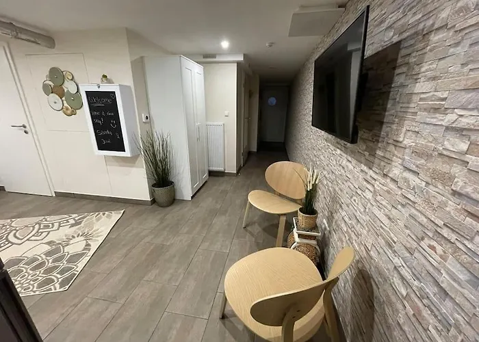 Situe Aux Abords De La Foret Avec Parking