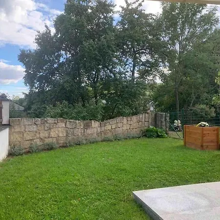 Situe Aux Abords De La Foret Avec Parking Apartment