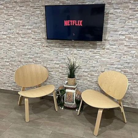 Situe Aux Abords De La Foret Avec Parking Apartamento