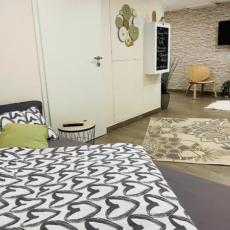 Situe Aux Abords De La Foret Avec Parking Differdange