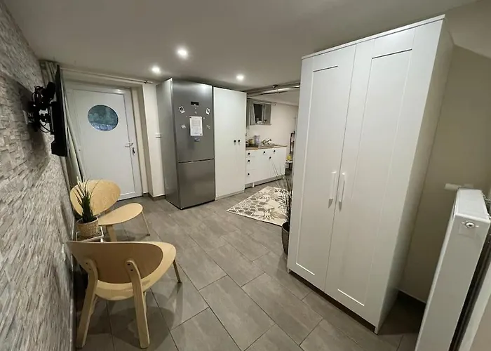 Situé Aux Abords De La Forêt Avec Parking Appartement *