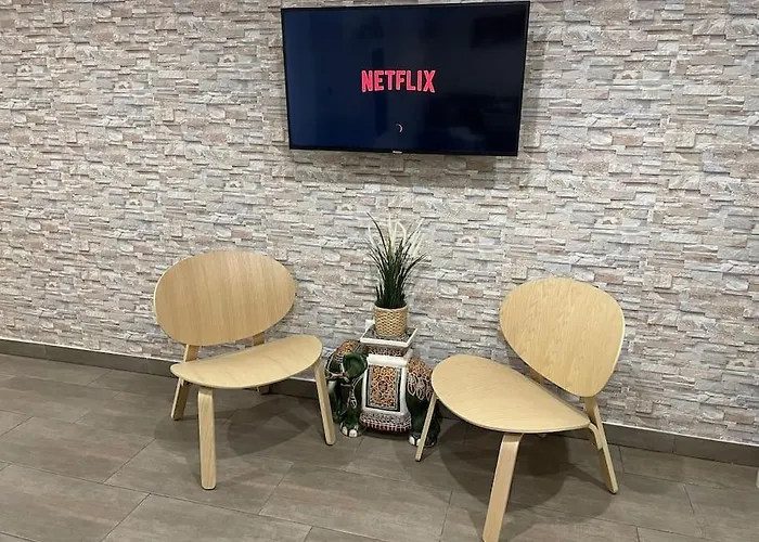 Situé Aux Abords De La Forêt Avec Parking Appartement