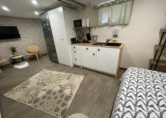 Situe Aux Abords De La Foret Avec Parking *